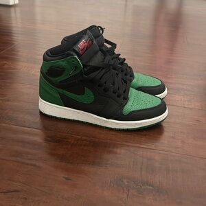 Jordan 1 Retro High OG Pine Green Women’s size 6.5 and Men’s/Youth size 5